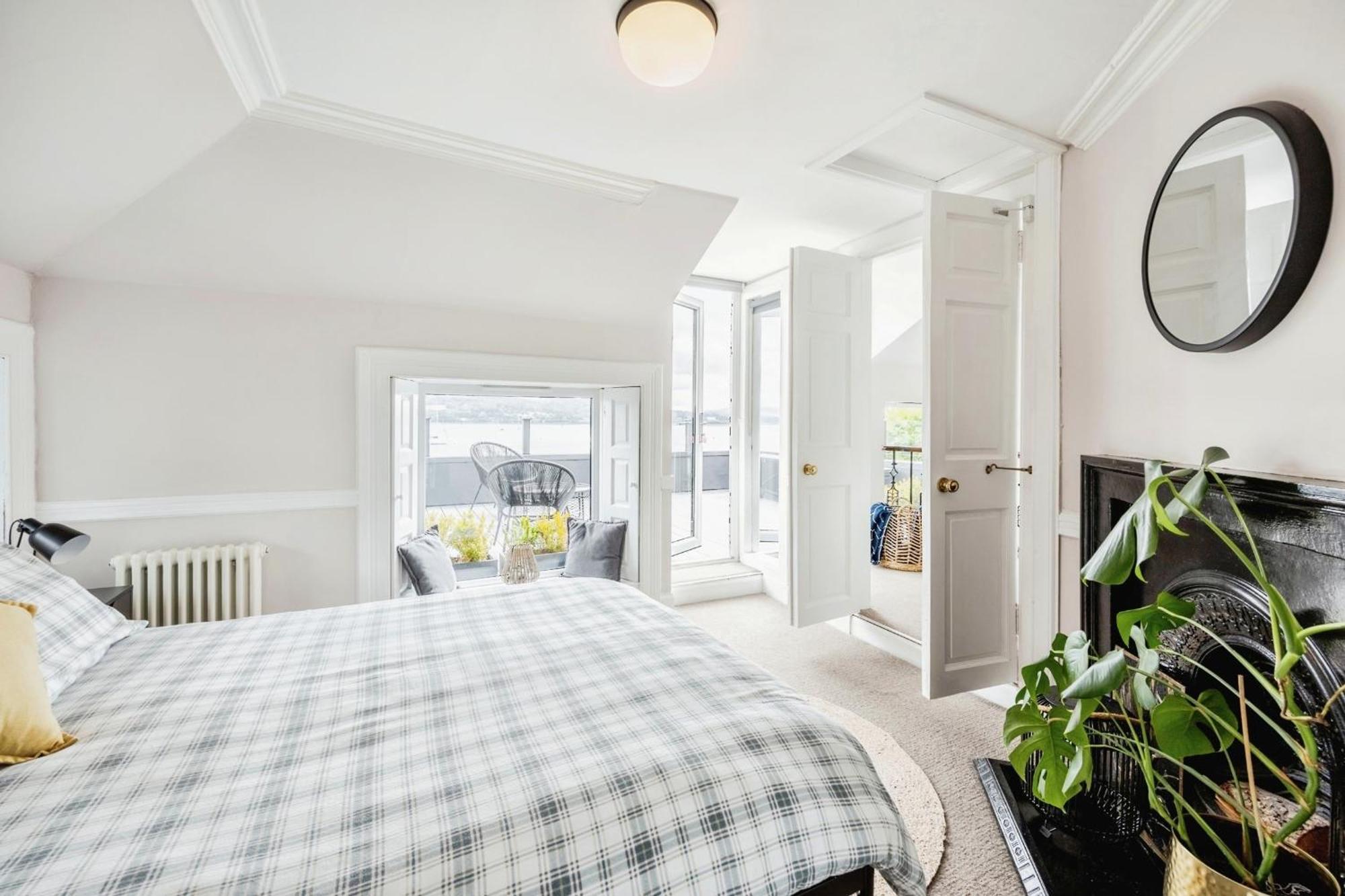 Cosy Lochside Cottage With Mountain And Sea Views Clynder Extérieur photo