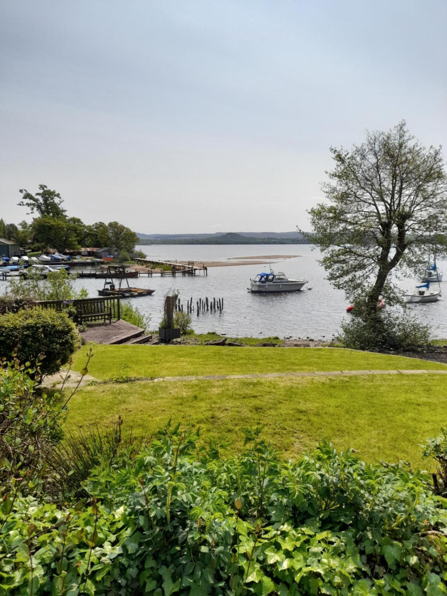 Cosy Lochside Cottage With Mountain And Sea Views Clynder Extérieur photo