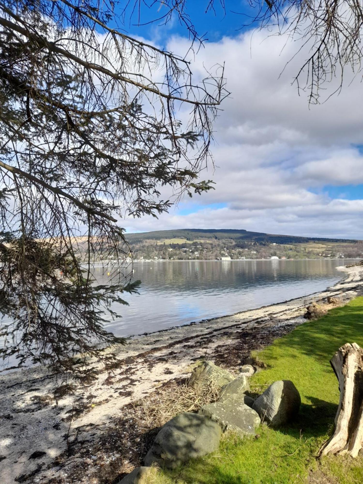 Cosy Lochside Cottage With Mountain And Sea Views Clynder Extérieur photo